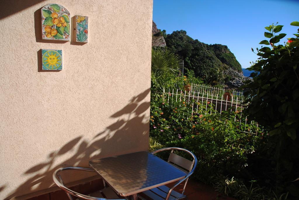 Taormina Isola Bella Apartment - Taormina Holidays Ruang foto